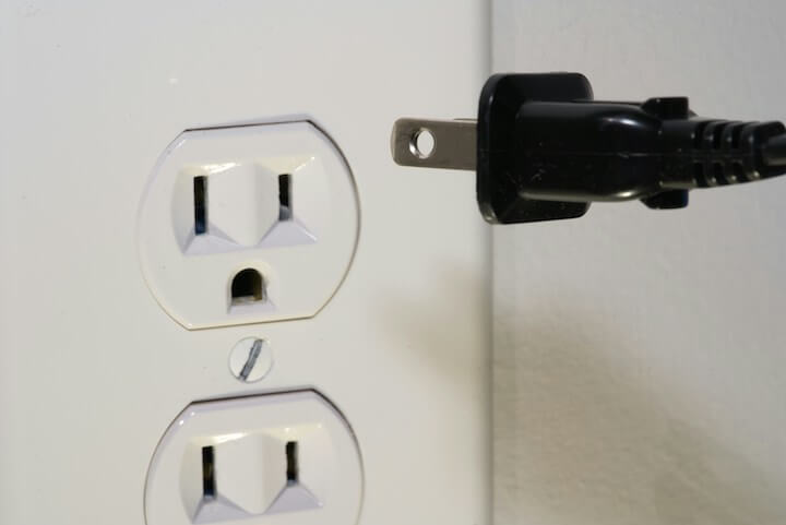 セブ島のコンセントと電圧事情【変圧器は必要？プラグの形も解説】