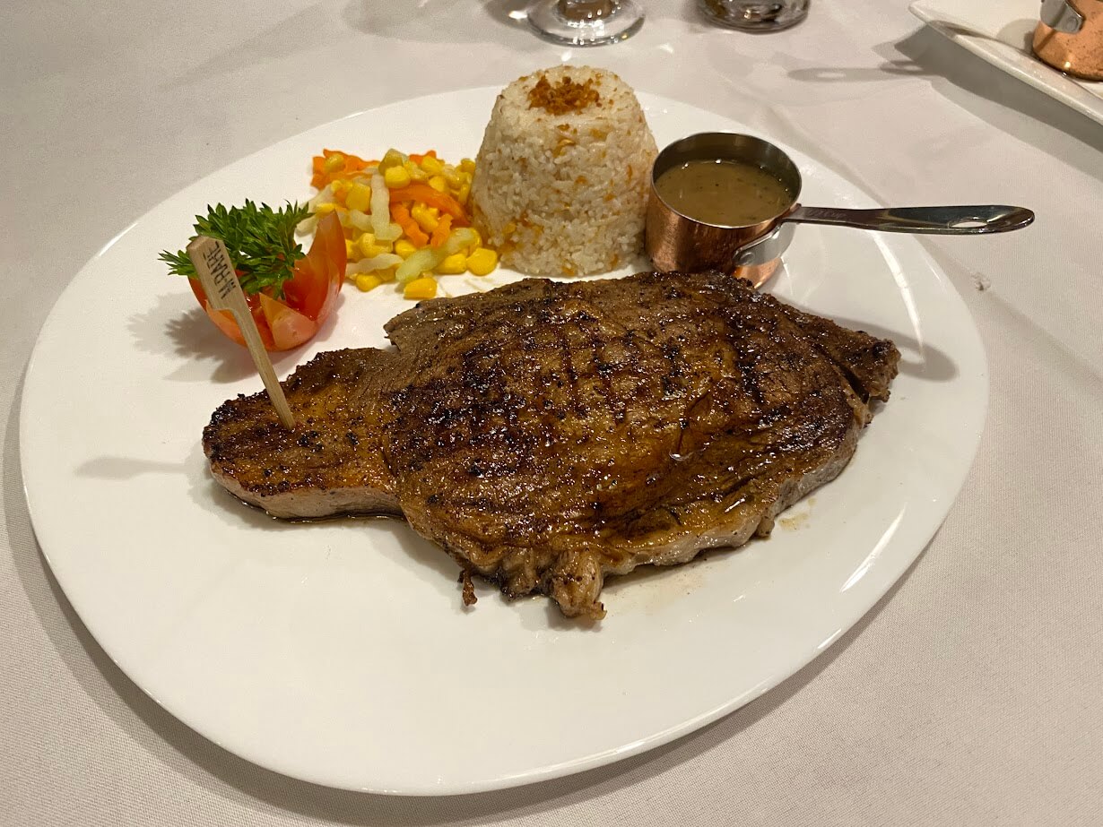 肉好きも唸る老舗のステーキハウス 「Luzern Steakhouse（ルツェルン・ステーキハウス）」