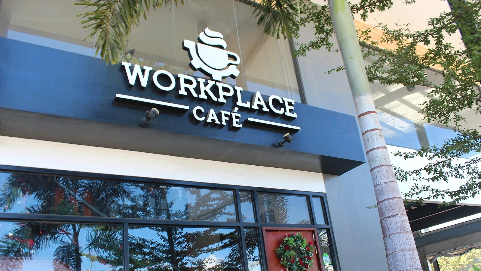 6.Stone & Pebble Caféを示すセブの写真