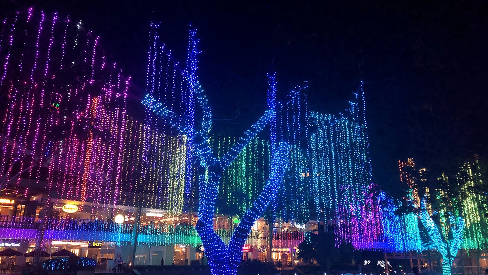 6.Cebu Parklane International Hotelを示すセブの写真
