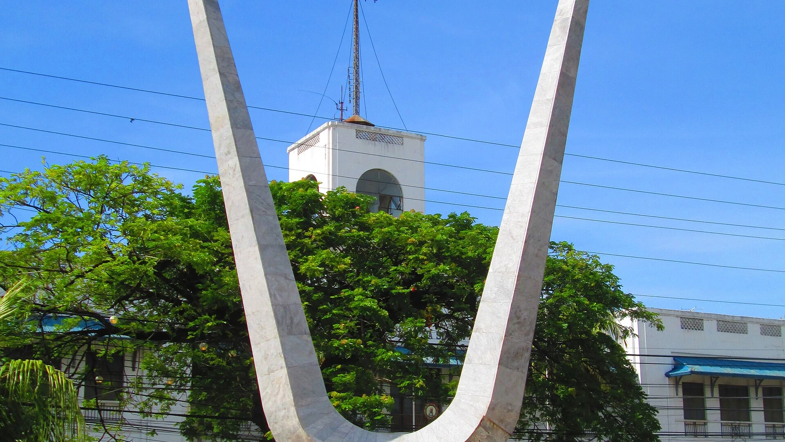 8月|Ninoy Aquino Day・National Heroes Day・戦没者慰霊を示すセブの写真