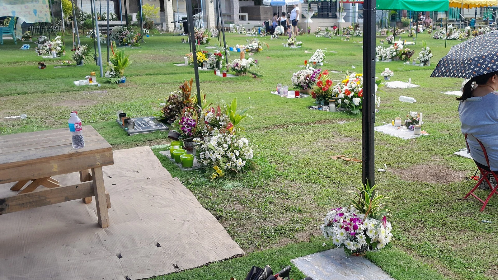 11月|All Saints’ Day・All Souls’ Day・Bonifacio Dayを示すセブの写真