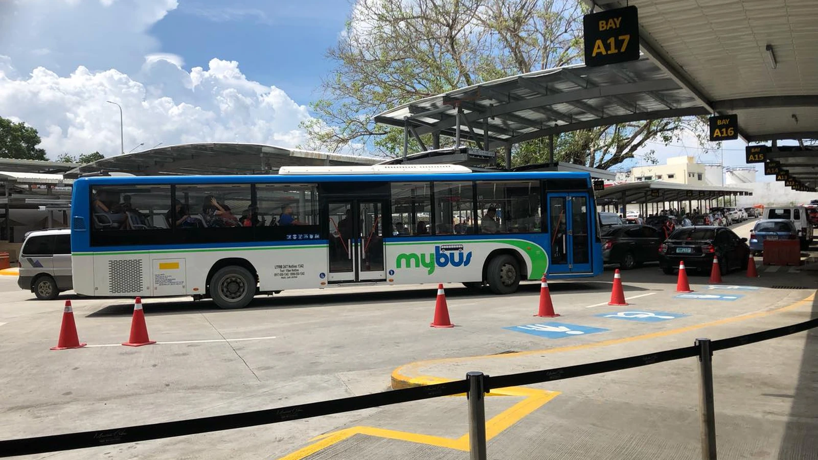 4.MyBusを示すセブの写真