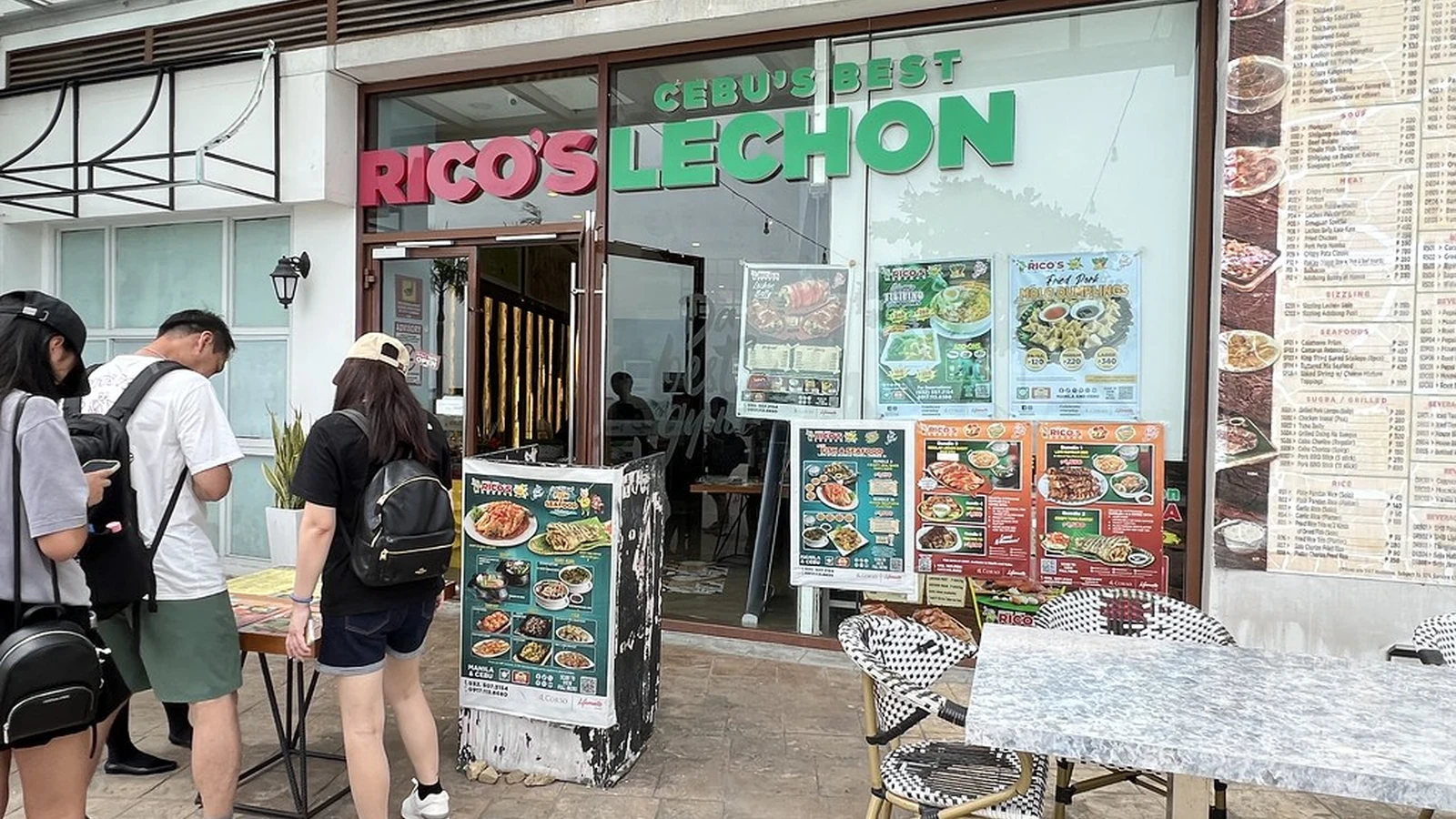 3.Cebu’s Original Lechon Bellyを示すセブの写真