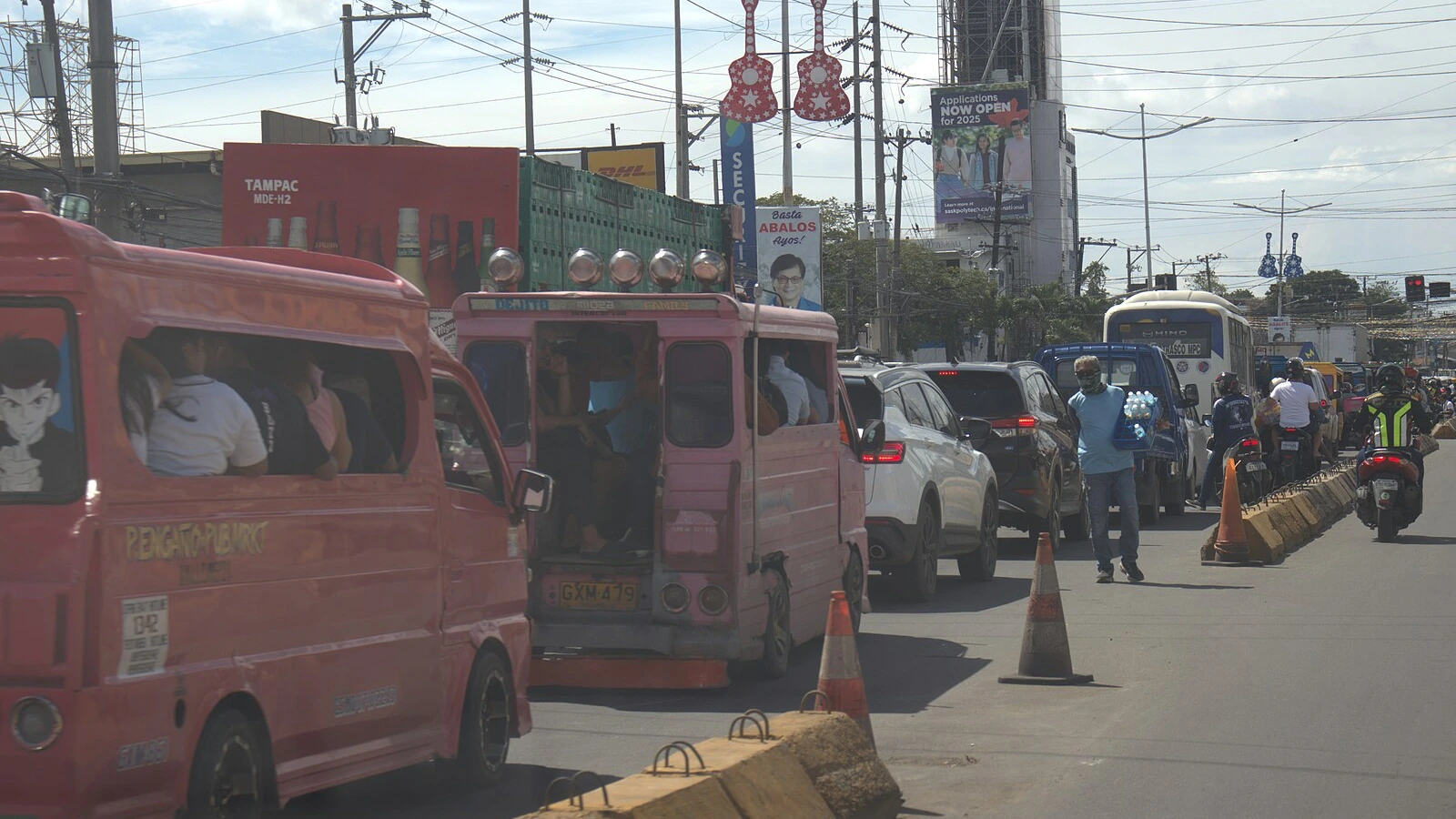 Grabと一般タクシーの違いを示すセブの写真