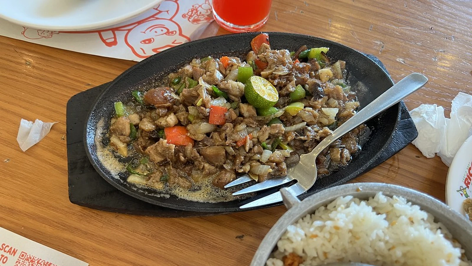 3.Ayer’s Lechon Mactan Newtownを示すセブの写真
