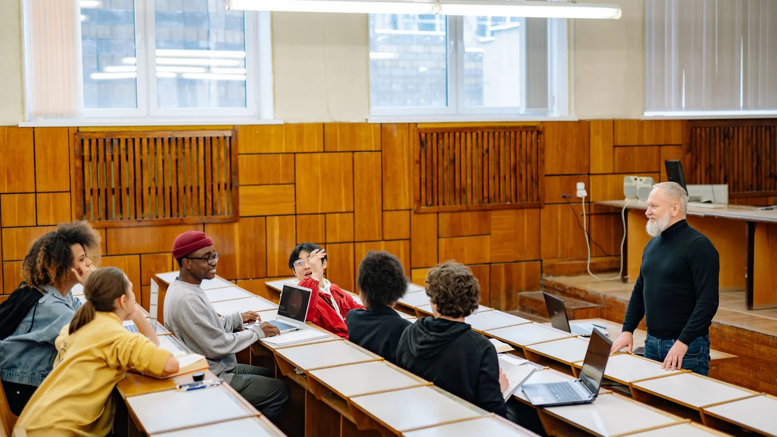 セブ島留学と現地語学学校はどう使い分ける？2カ国留学の授業設計を完全解説