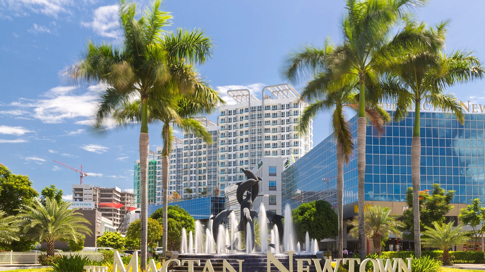 ビーチと高層住宅が近接するThe Mactan Newtown