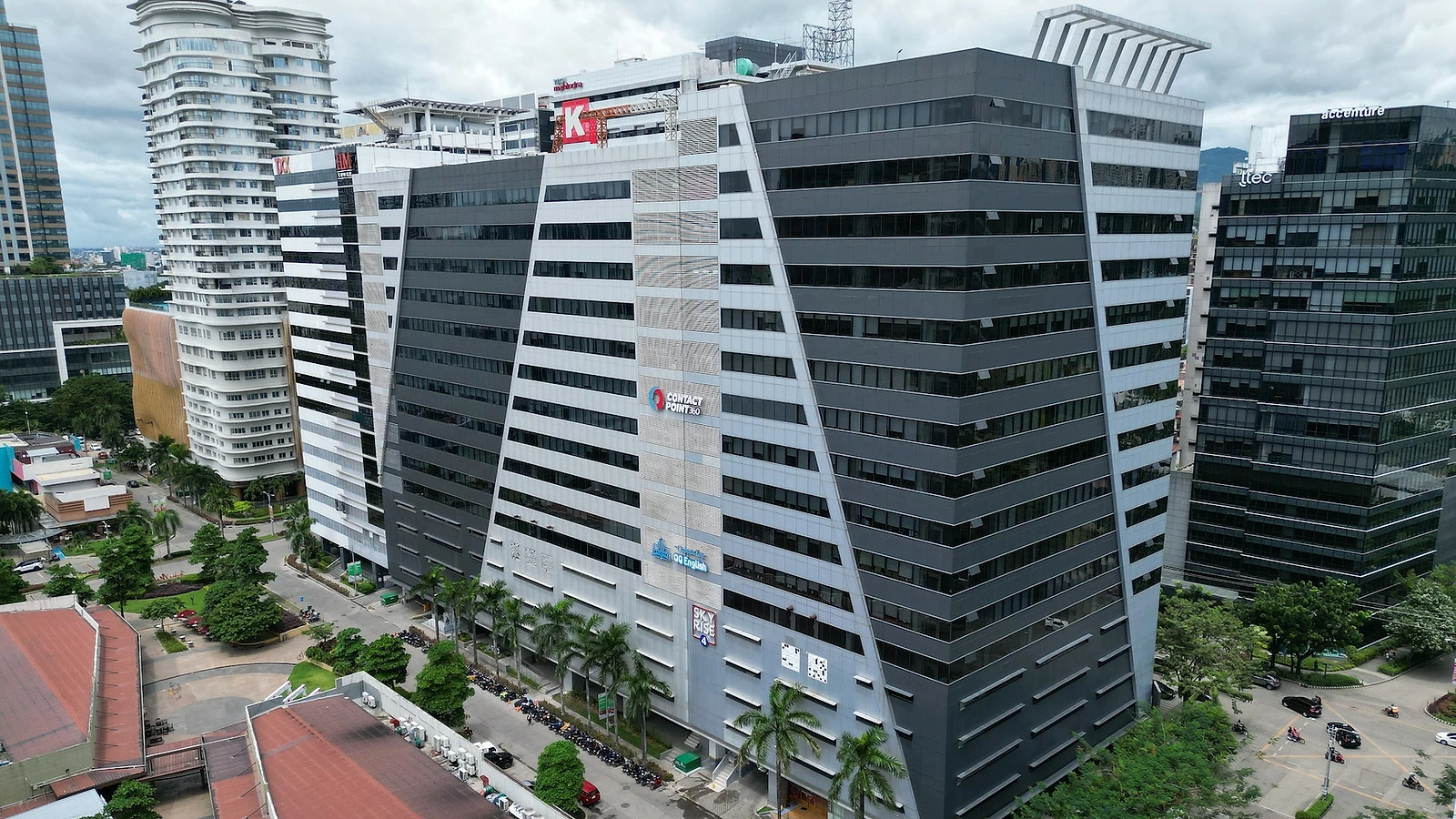QQEnglish IT Park Campusが入るSkyrise 4