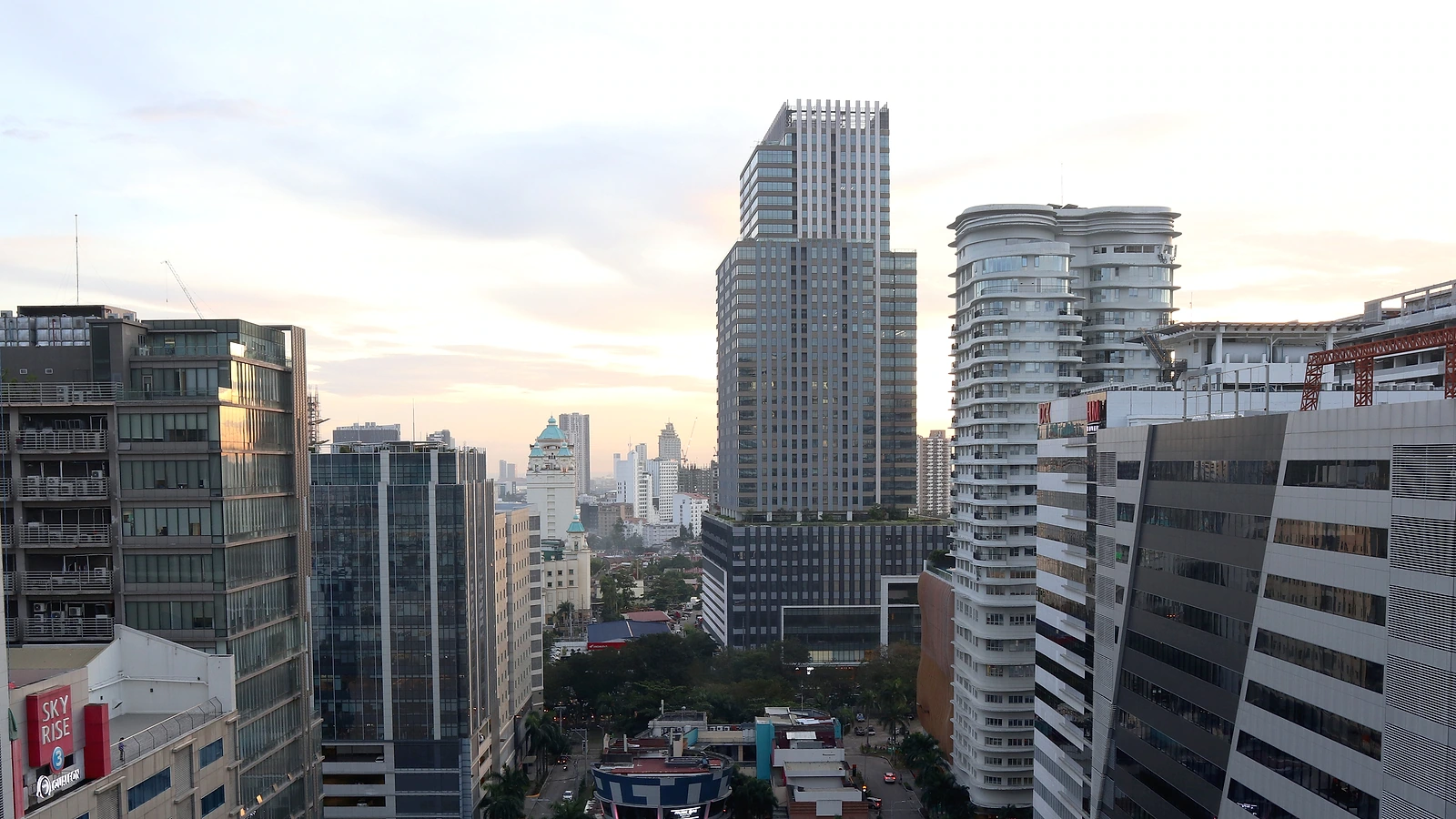 高層ビルが集まるCebu IT Parkの街区