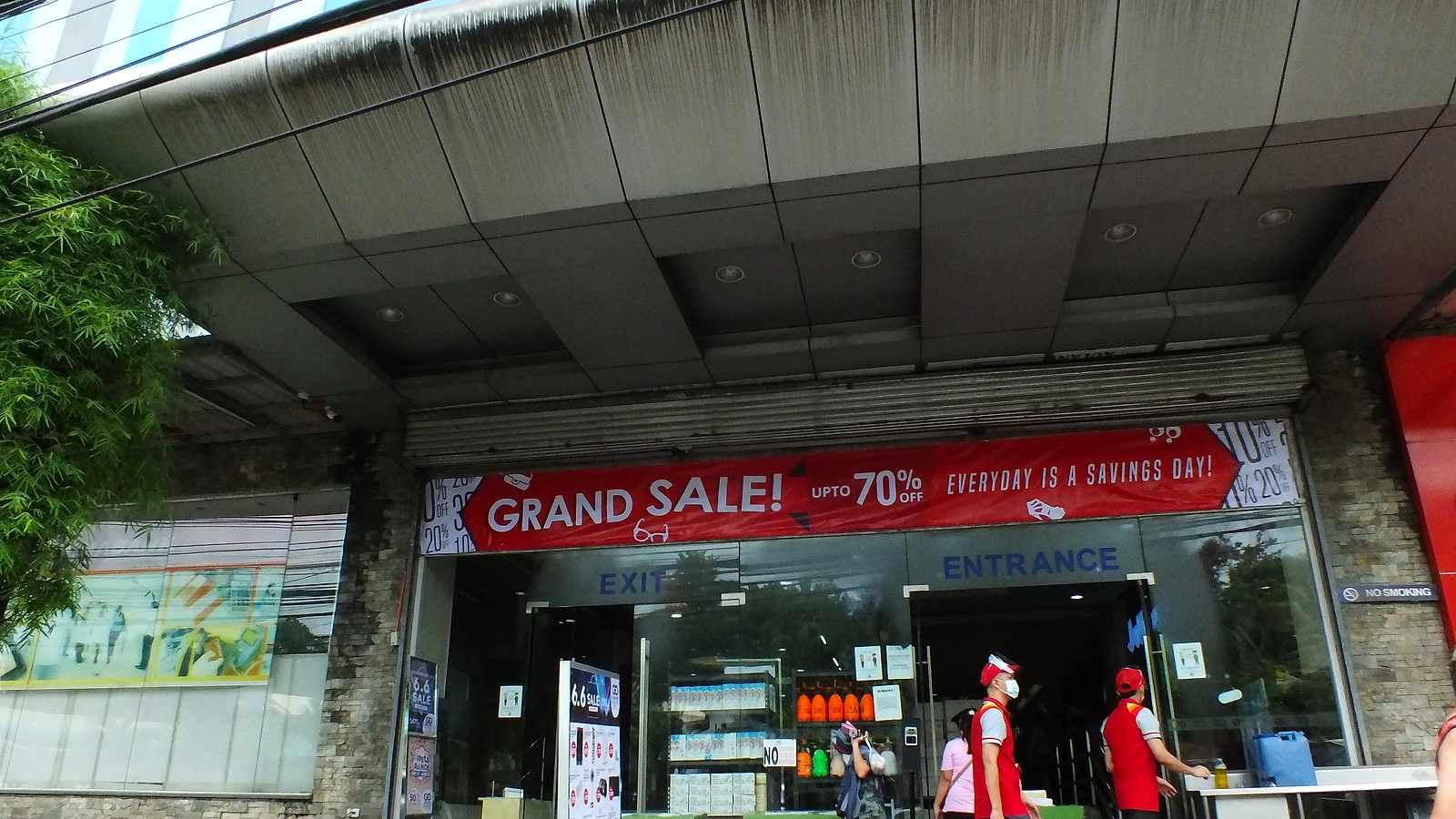 Gaisano Grand Mall Talambanの外観