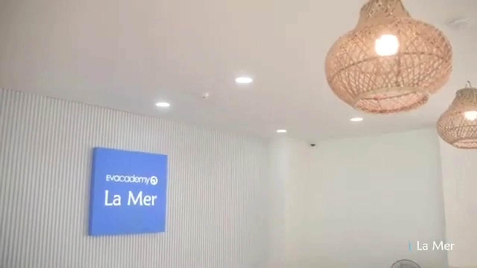 EV Academy La Mer Campusから次の比較へ進む案内