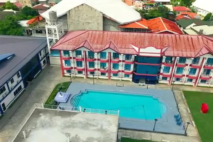Philinter Academyの校舎・寮・プール全景
