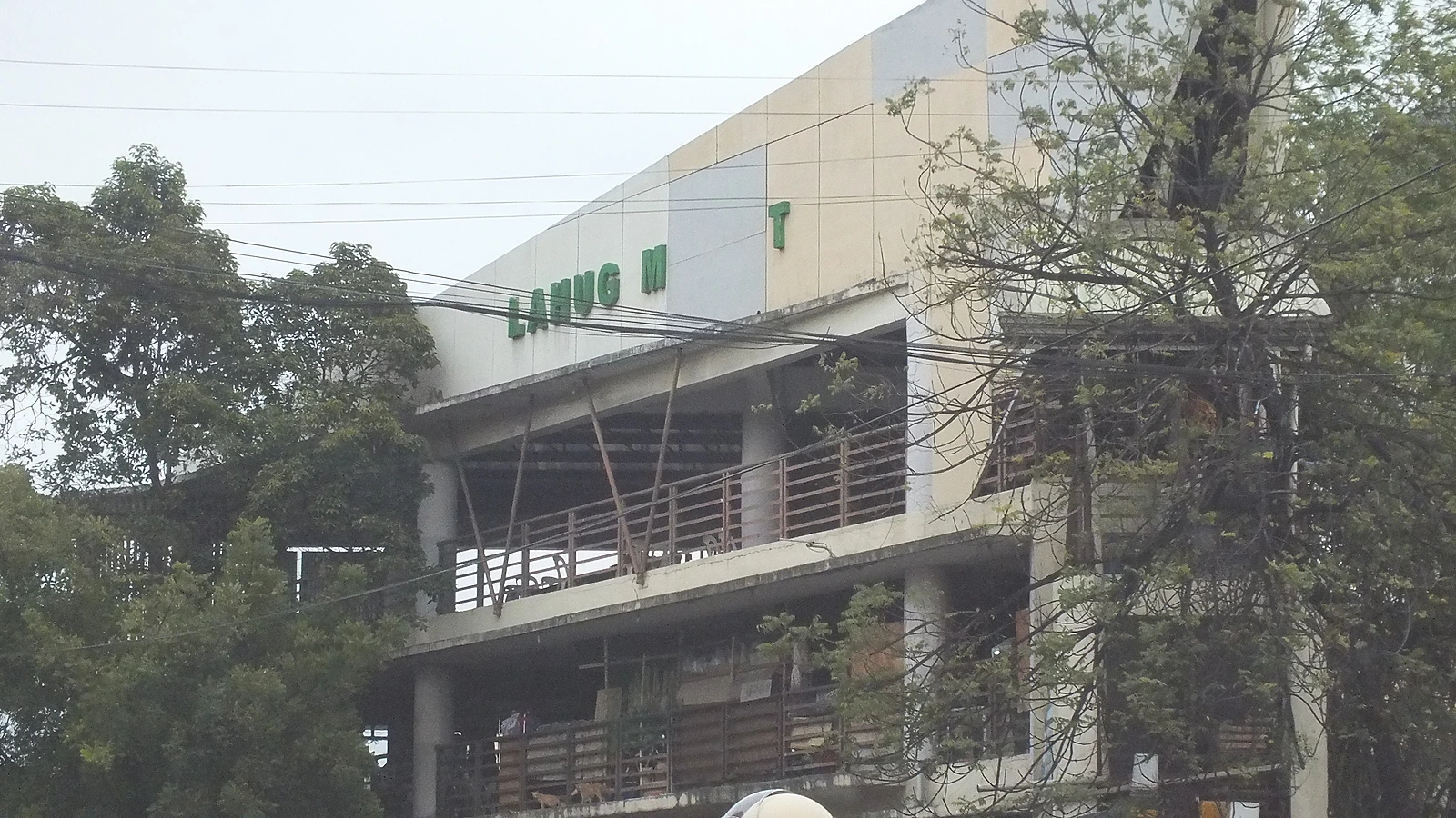 Lahugのローカル市場と市街地