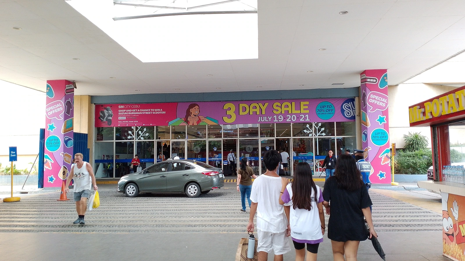 SM City Cebuのメインエントランス