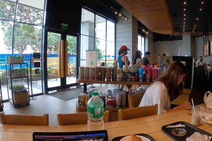 日常利用しやすいマクタン島のカフェ