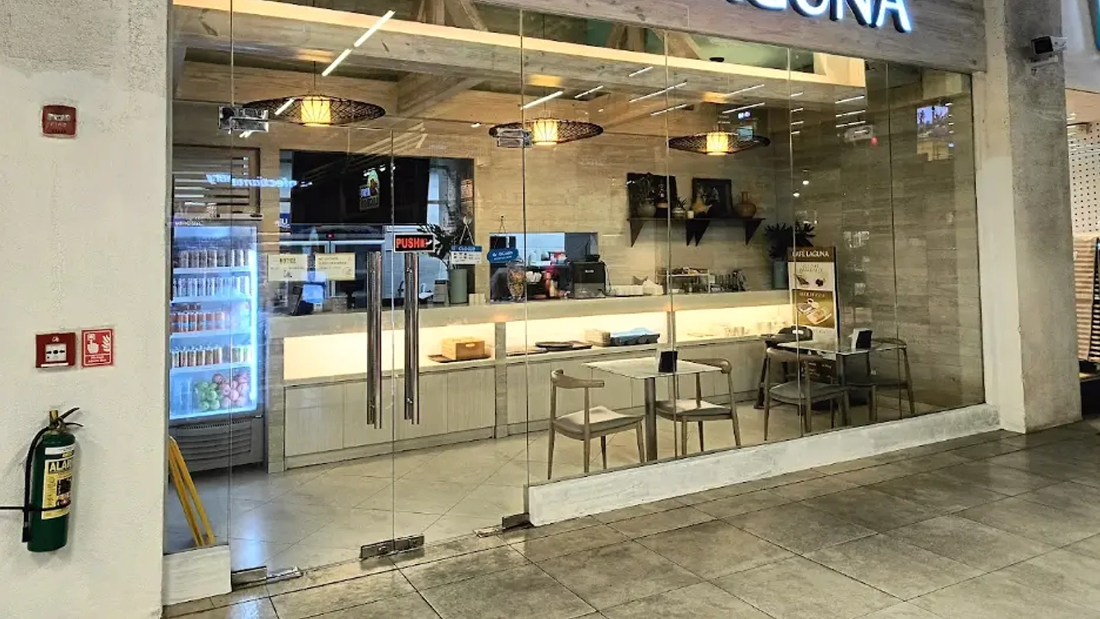 マクタン・セブ国際空港周辺のカフェ