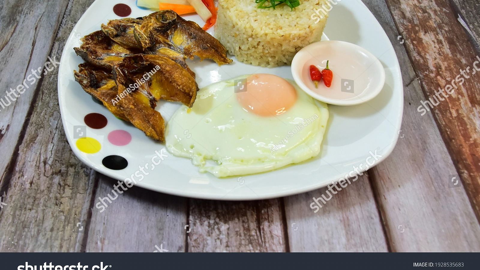 干し魚ダンギットの朝食