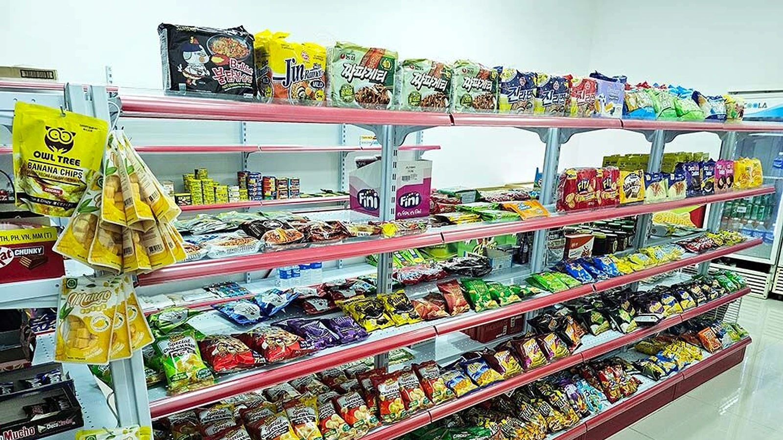 B’Cebu校内の売店と生活環境