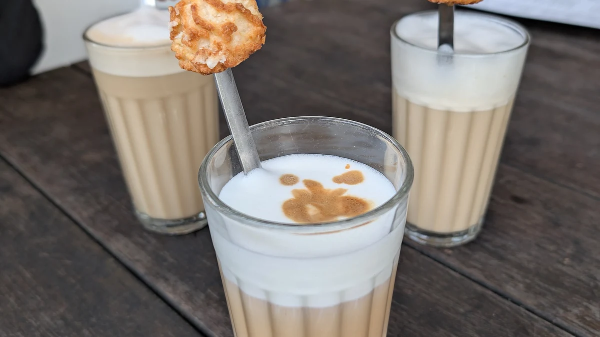 Whycoffee Mactan Newtown｜オーツミルクメニュー・価格・24時間営業の確認