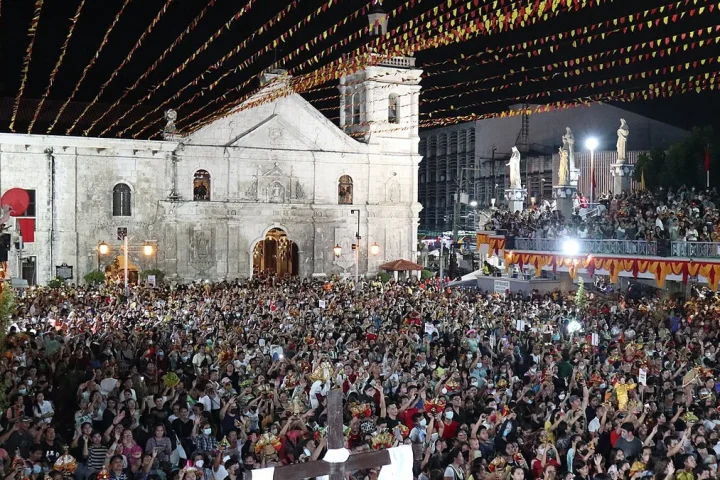 Sinulog 2023夜のBasilica Minore del Santo Niño de Cebu