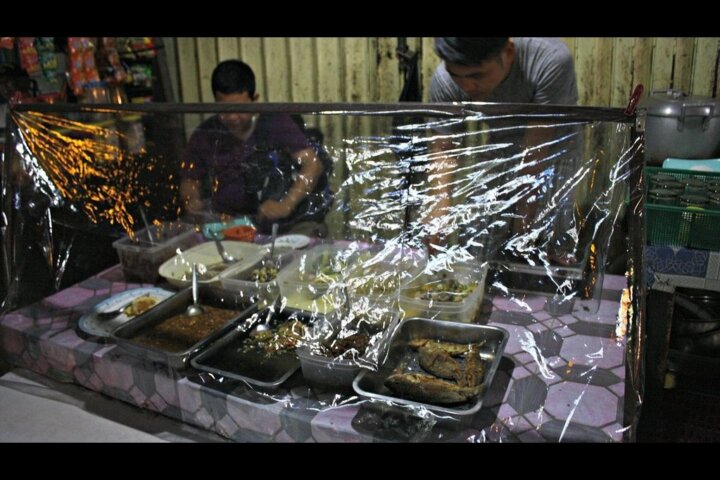 Mactan Newtown周辺の夕食の様子