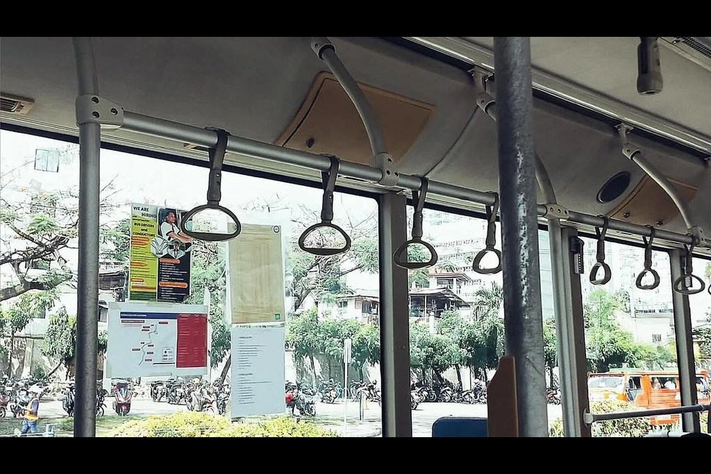 Mactan NewtownからIT Parkへ。Grabと直通バスを比較