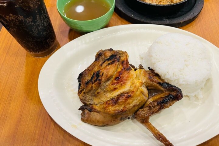 Mang InasalのChickenとRiceの一例