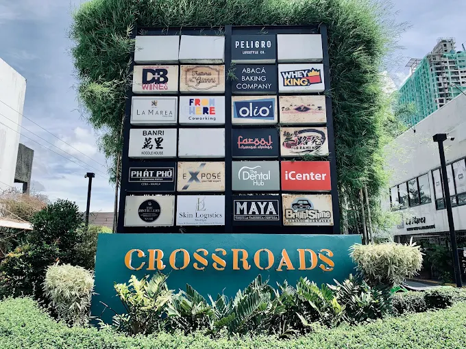 Crossroads Cebuのサイン