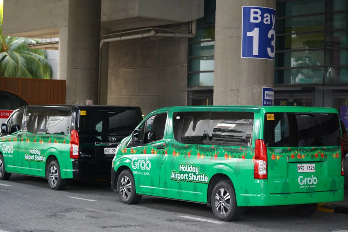 空港に並ぶGrabの車