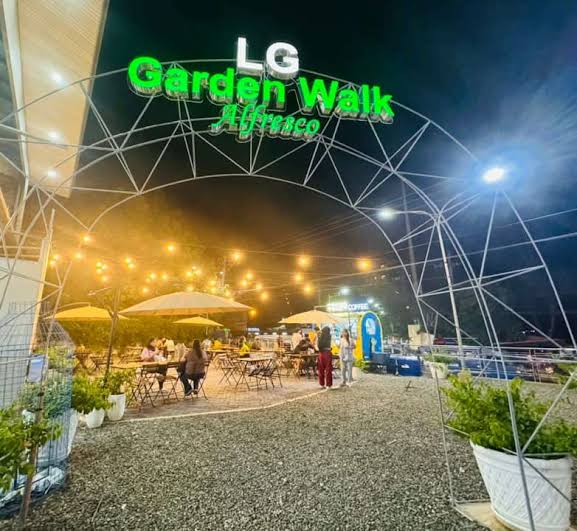 LG Garden Walkの屋外飲食エリア(Alfresco)