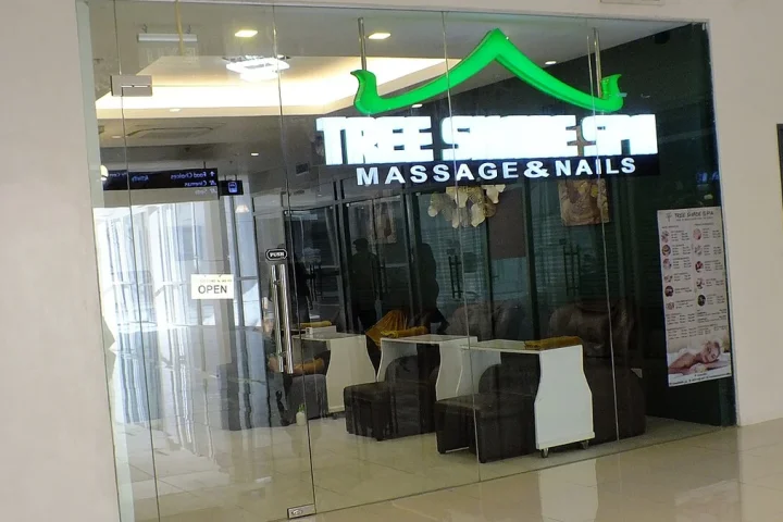 Ayala Malls Central BlocにあるTree Shade Spaの店舗入口
