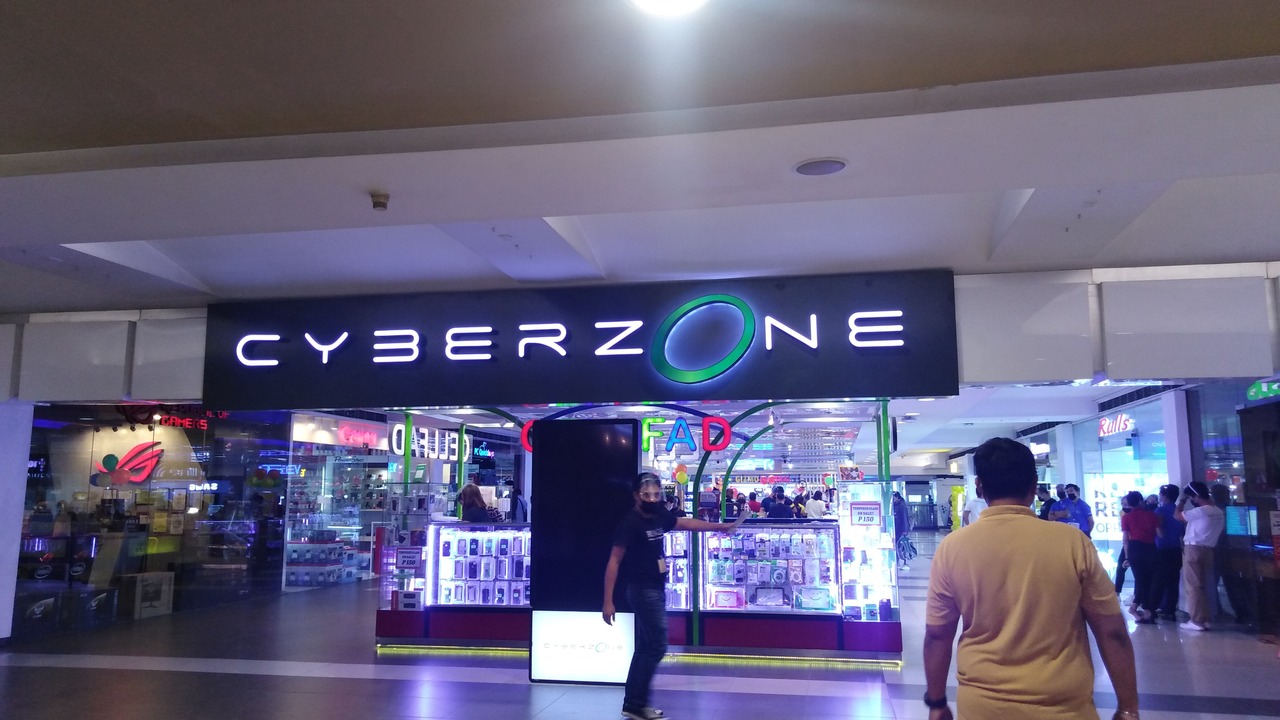 セブのSM City Cebu Cyberzone｜パソコン・スマートフォン購入と通信・修理の相談先を確認する