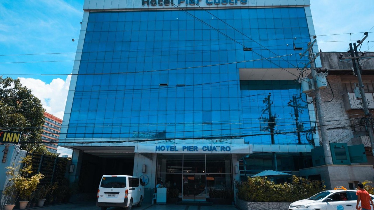 Hotel Pier Cuatro Cebu | 客室・朝食案内と港周辺の立地