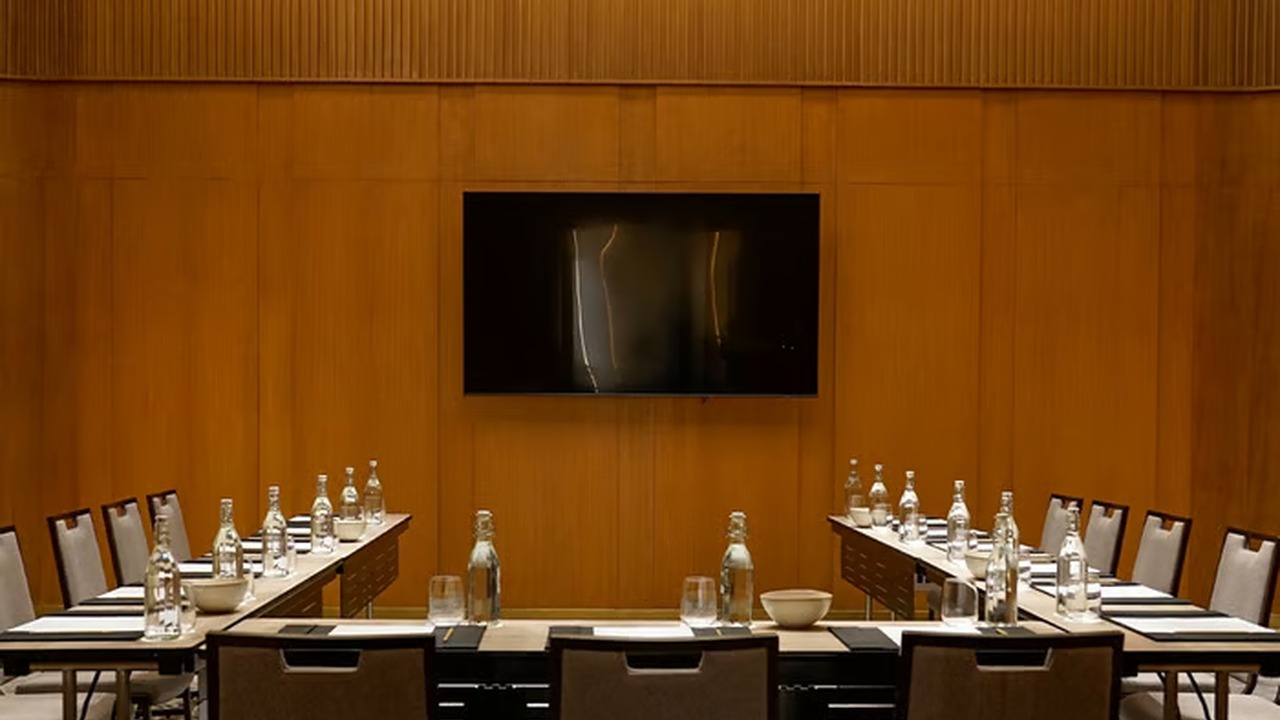NUSTAR Meeting Rooms 1〜4 | 面積・会議卓・研修形式で選ぶ小会議室