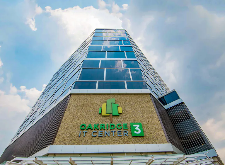 セブのOakridge IT Center 3｜オフィス設備・入居相談と12階Studioの位置づけを紹介する