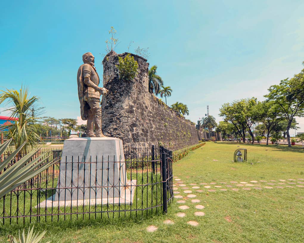 セブのPlaza Independenciaの名前と記念碑 レガスピ・ピガフェッタを読み解く