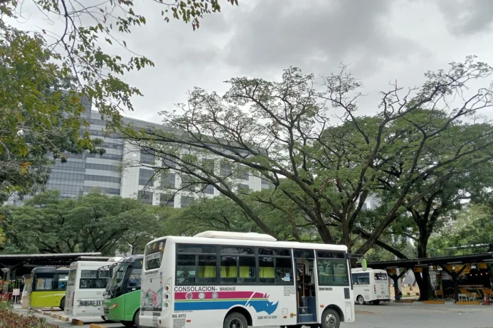 Google Maps禁止。英語で道を聞くだけでIT Parkの5か所へ行ける？に関連する資料写真