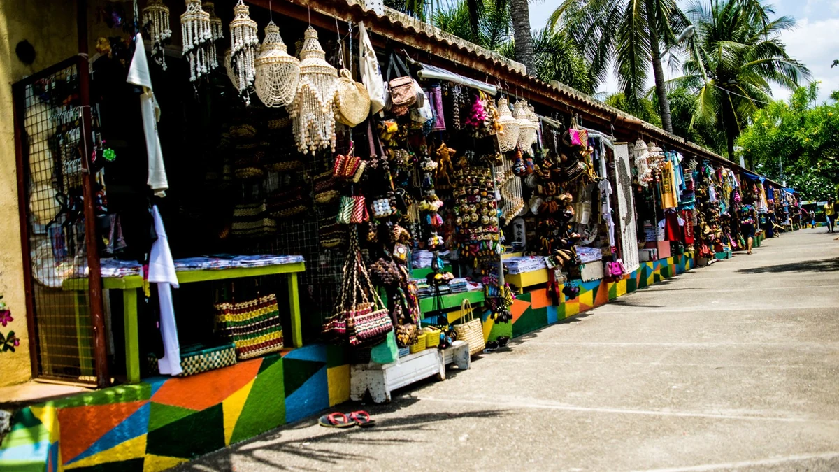 Mactan Shrineのお土産と貝細工｜史跡の売り場を支える地元の人々