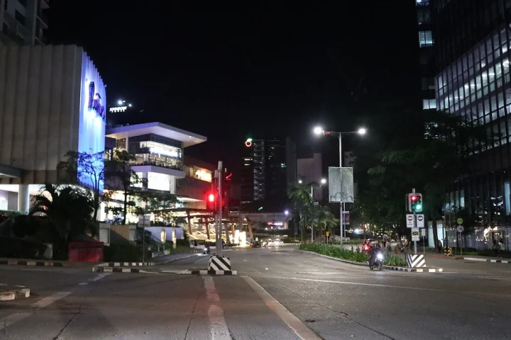 Cardinal Rosales Avenue Cebu Business Park｜幅35mのMain Avenueを地図で歩く
