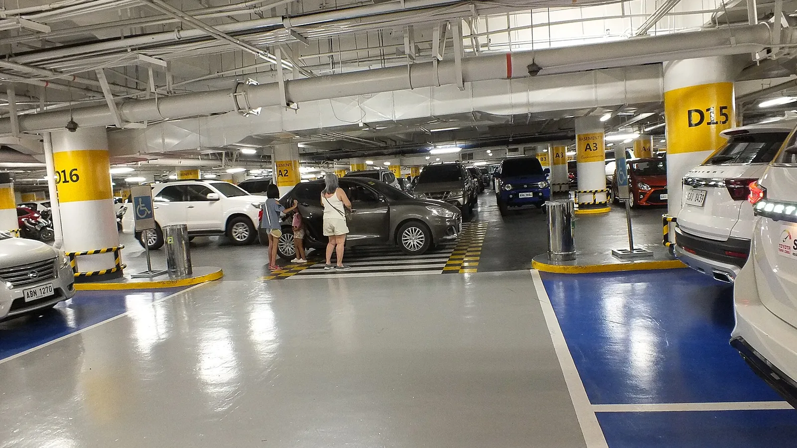 Ayala Center Cebuの地下駐車場