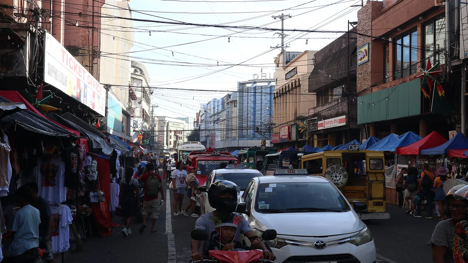 Colon Streetの商店と交通