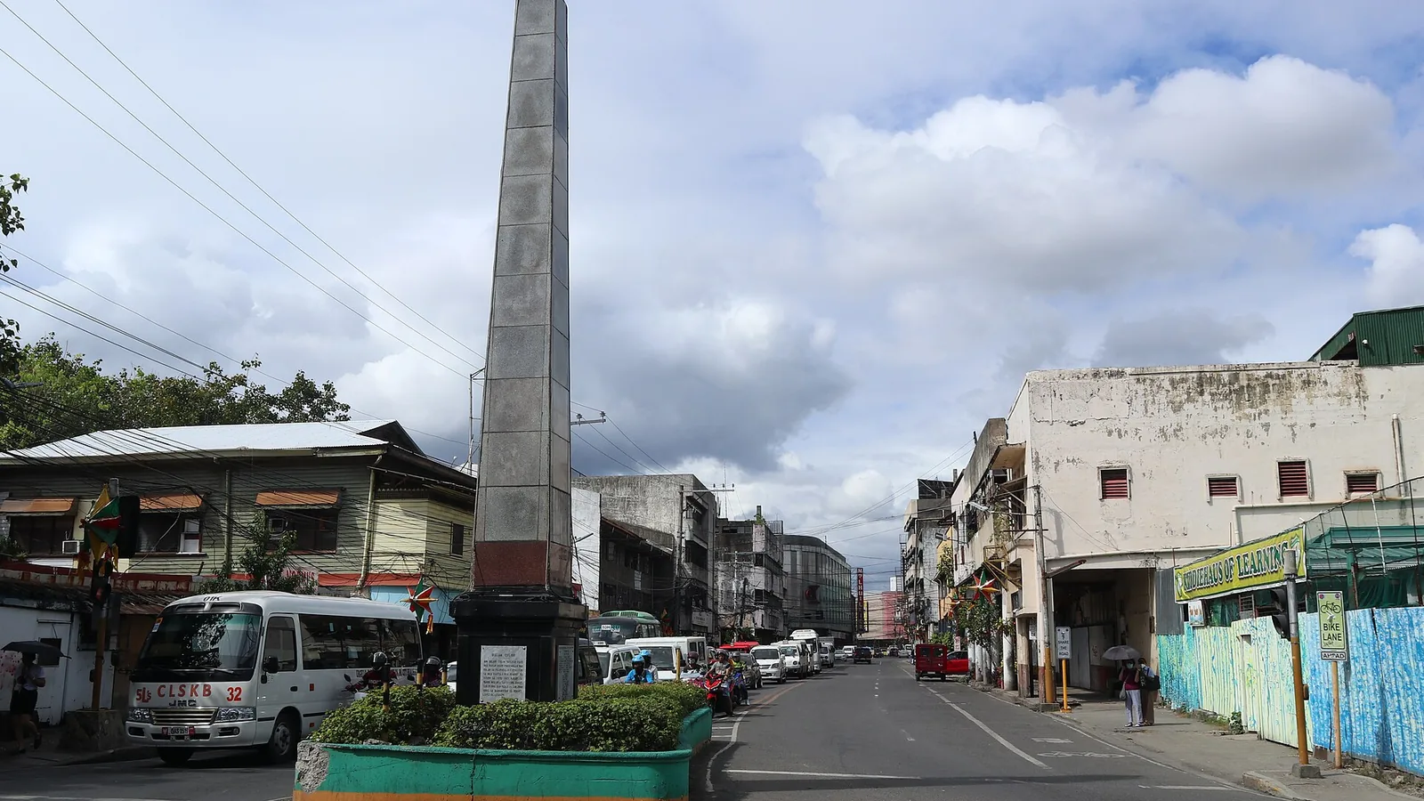 Colon Streetのオベリスク