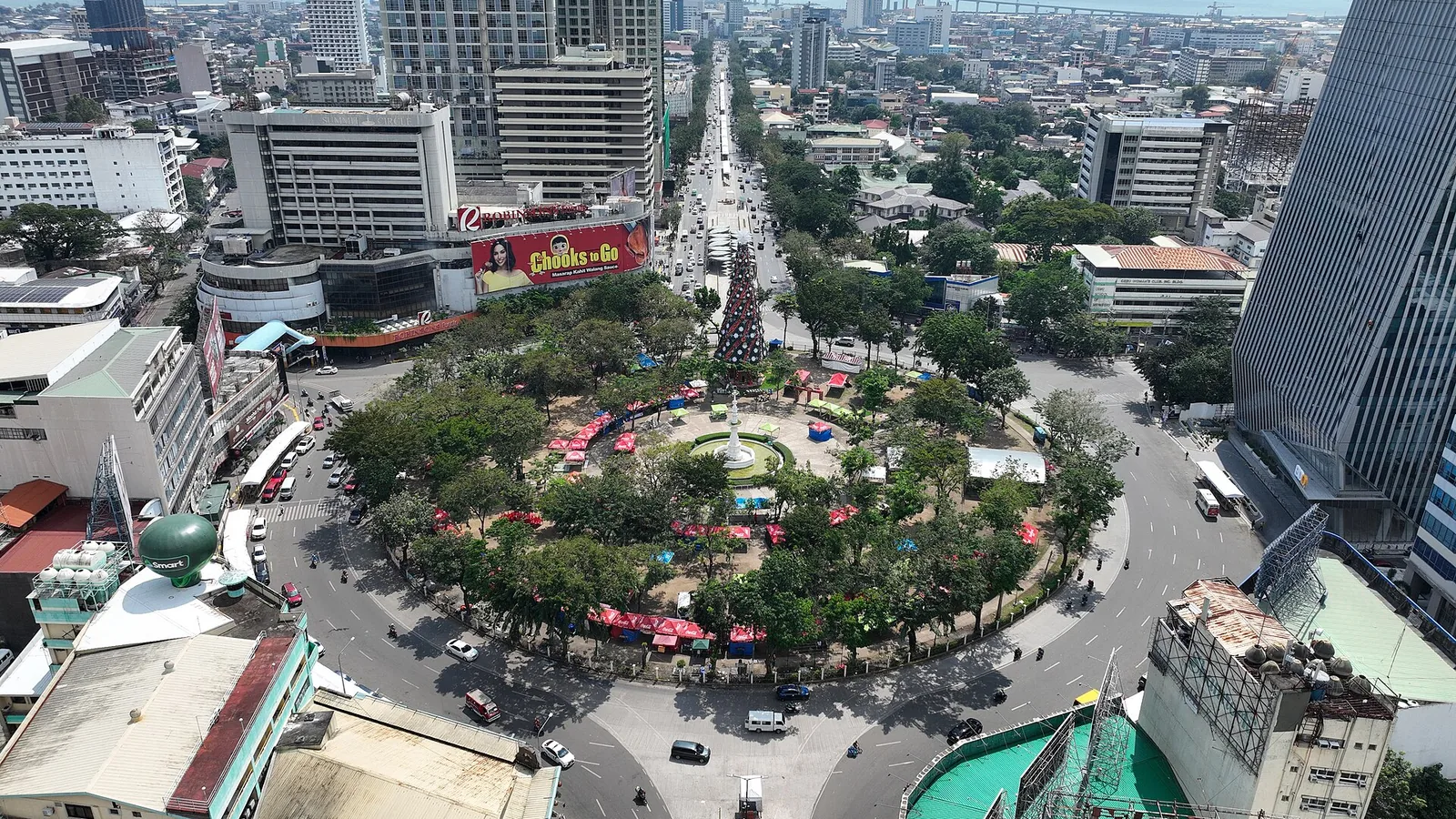 Fuente Osmeña CircleとOsmeña Boulevard(上空から)