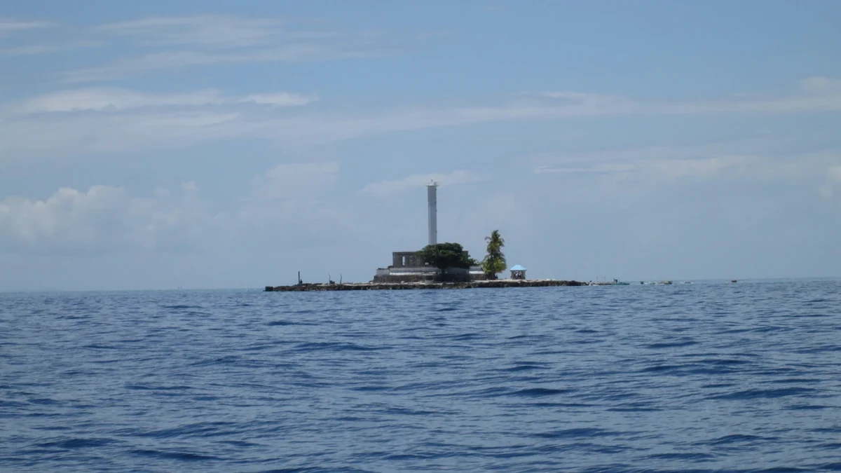 カピタンシージョ島の砂州と海