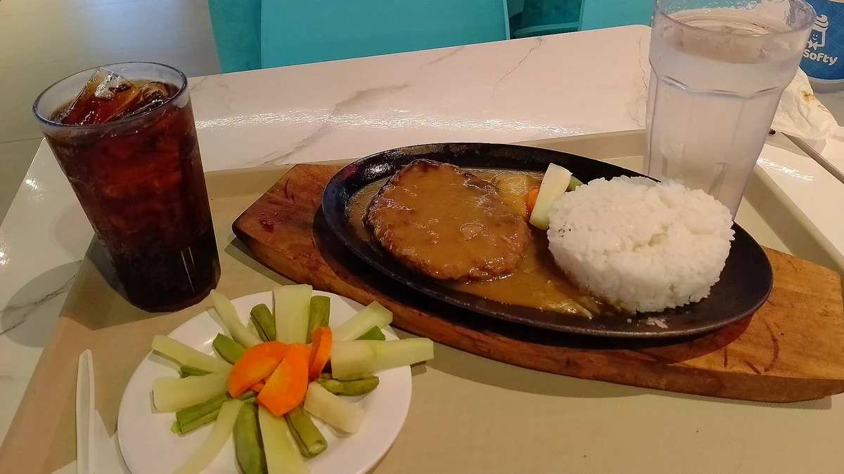 Burger Steak Rice Mealを写した現地写真
