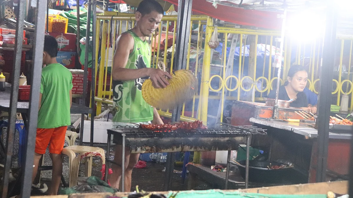 Cebuのナイトマーケットで焼かれるPork BBQ