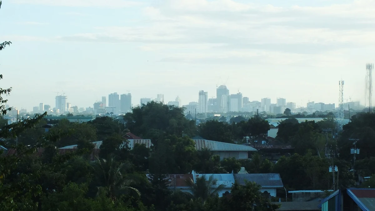 Mandaue Cityから見たCebu Cityの高層ビル群