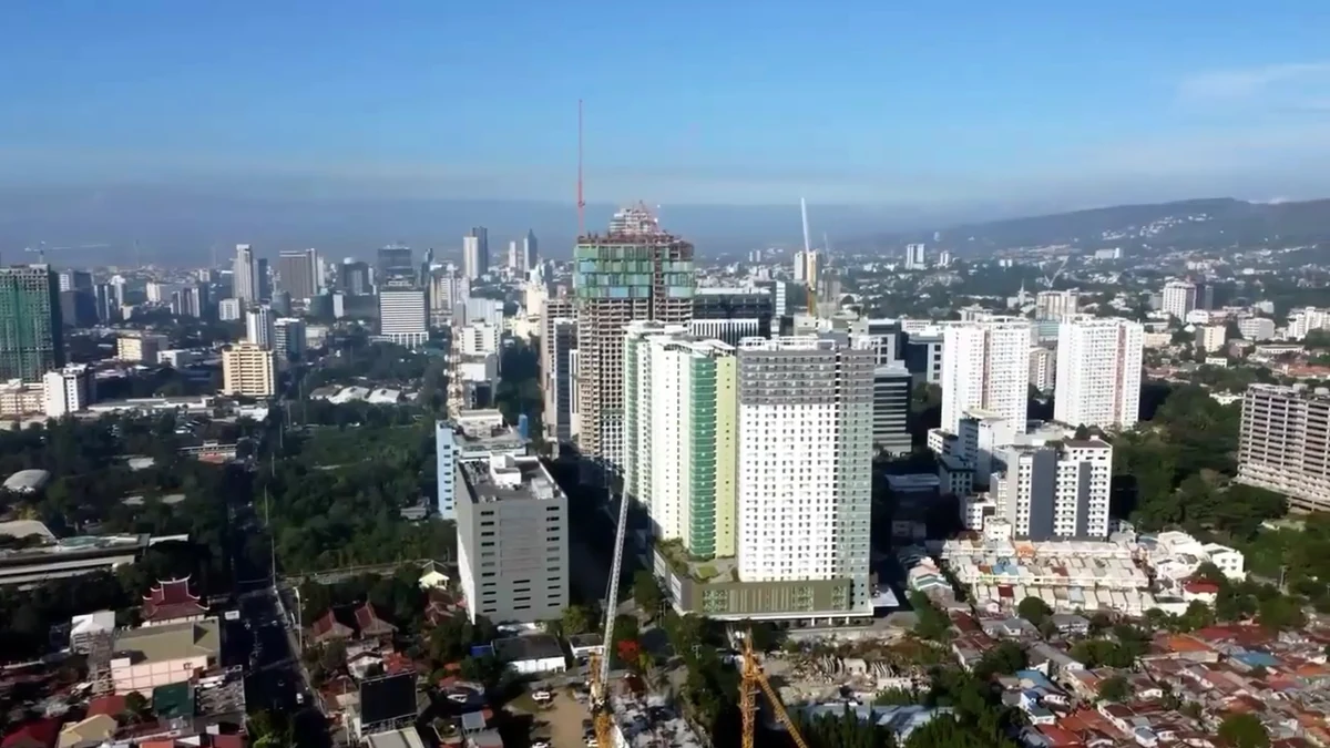 高台から見たセブ市街のビル群