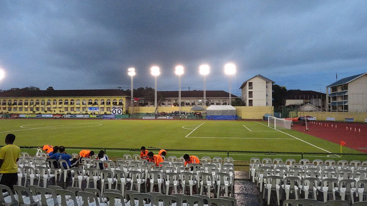 夕方のセブシティスポーツセンター競技場